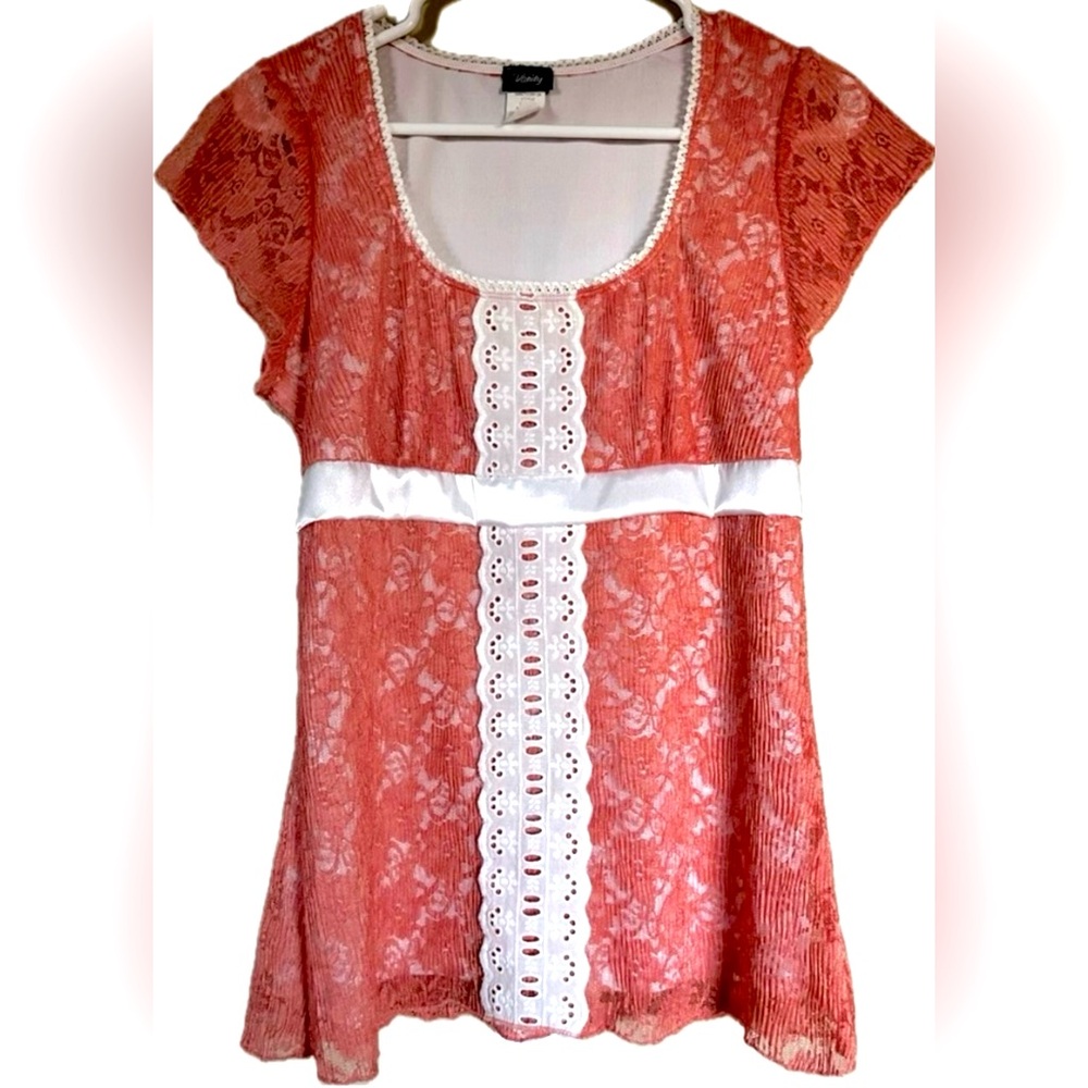 Vintage Lace blouse with back tie. Excellent condition! Women’s Size Large